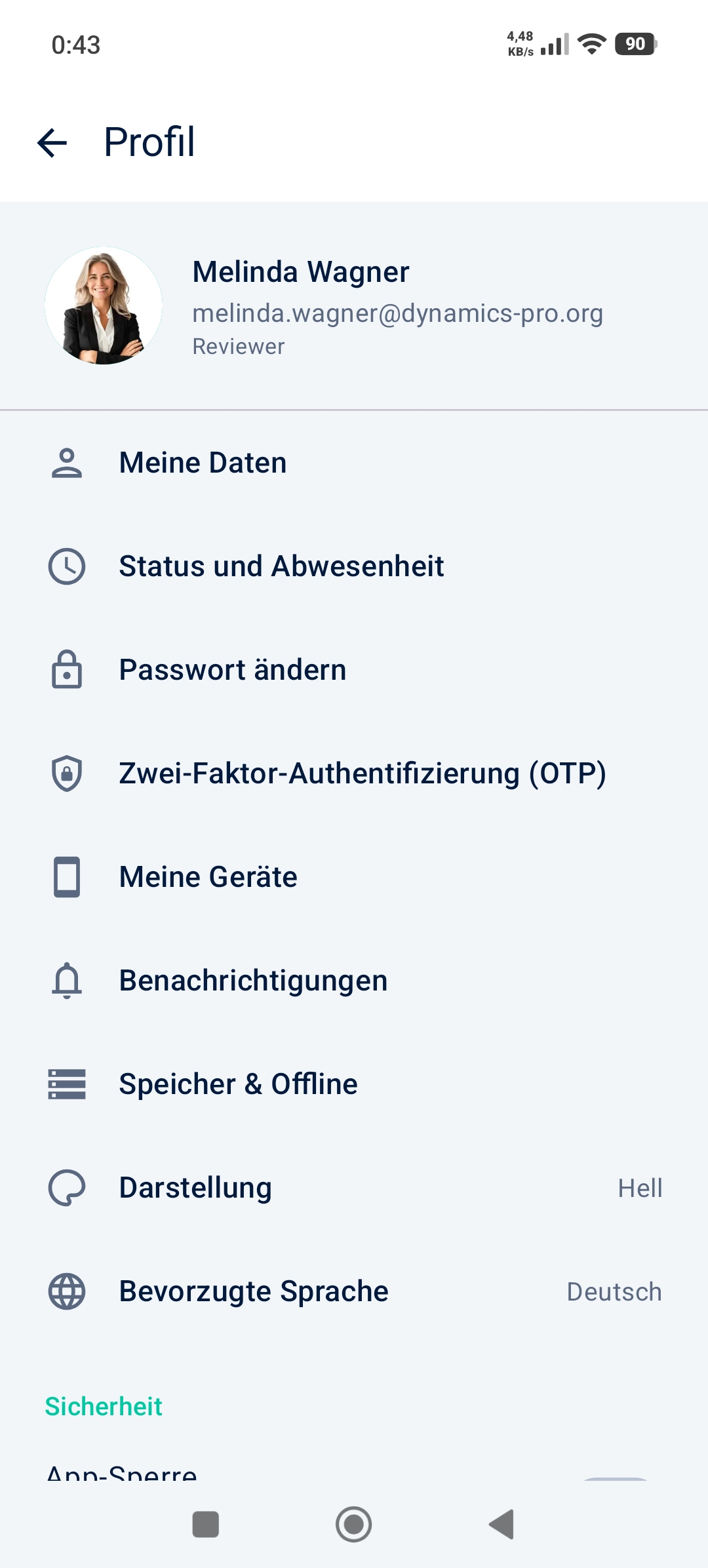 Dynamics-Pro-App auf dem Smartphone: Profil in heller Darstellung mit Meine Daten, Status, Passwort, Zwei-Faktor-Authentifizierung und Geräten